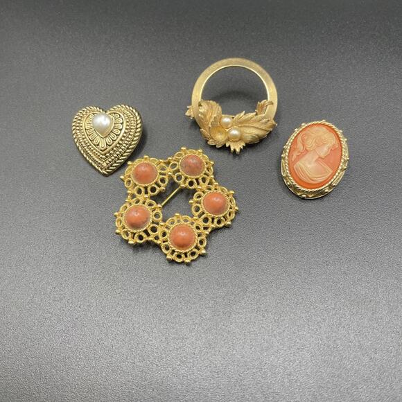 Lot Of 4 Gold Tone Brooches - Picture 1 of 9